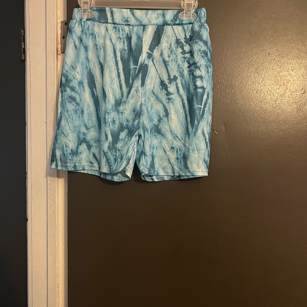 Women’s  Short-Set - Picture 3 of 3
